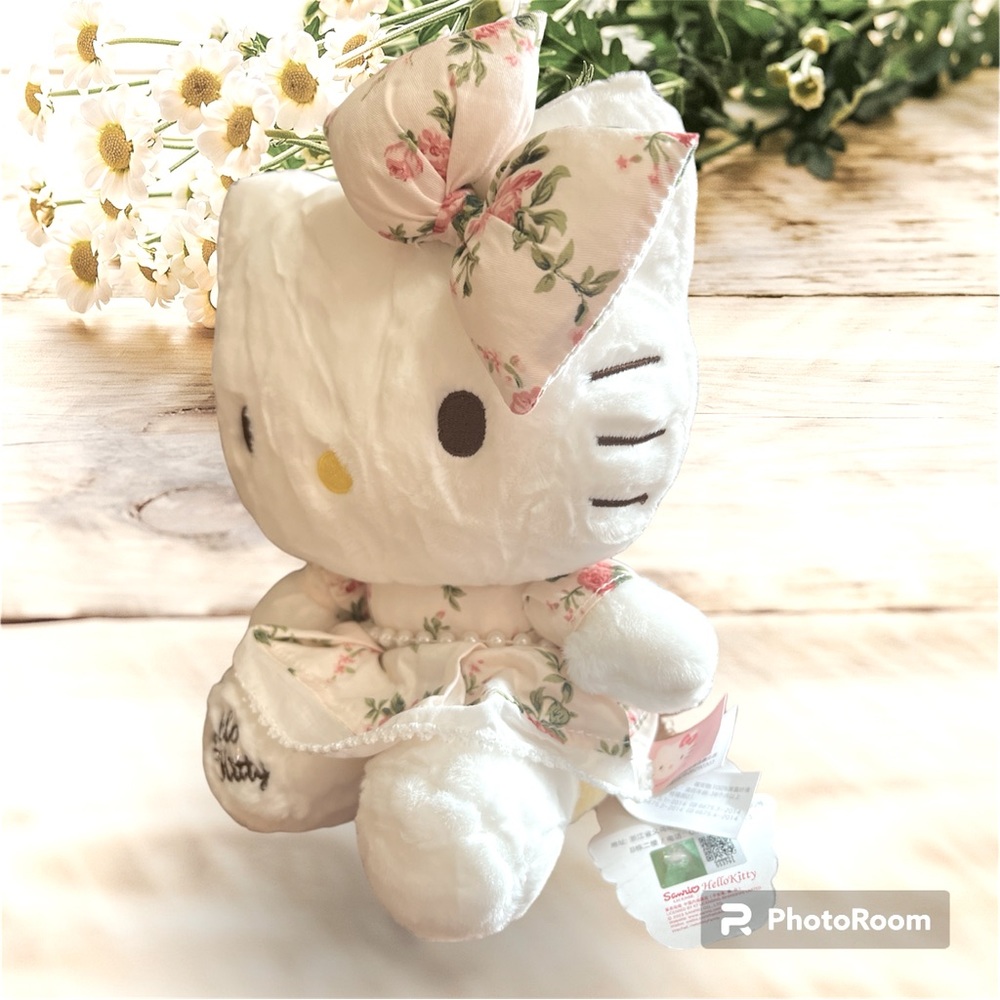 Hello Kitty Stuff Toy - Picture 4 of 5